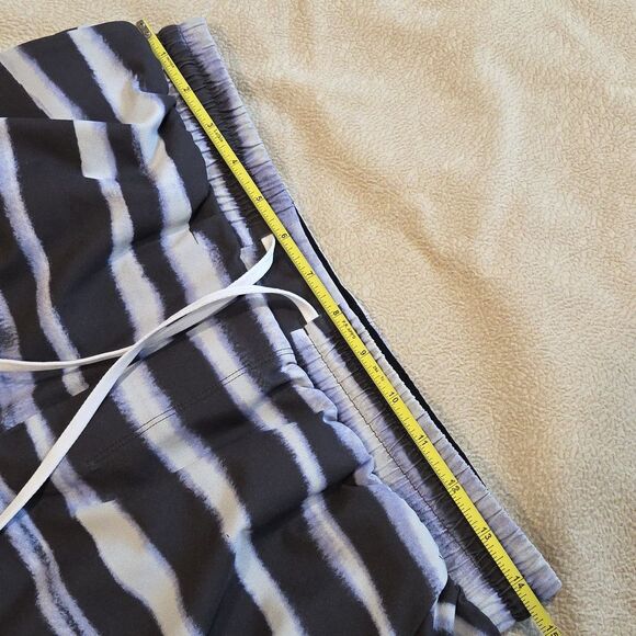 Lululemon Pool Short 7" Striped, Med - Picture 8 of 11
